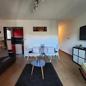 https://la-golette-appartement-proche-plage-tout-pied.fr-provencehotel.com